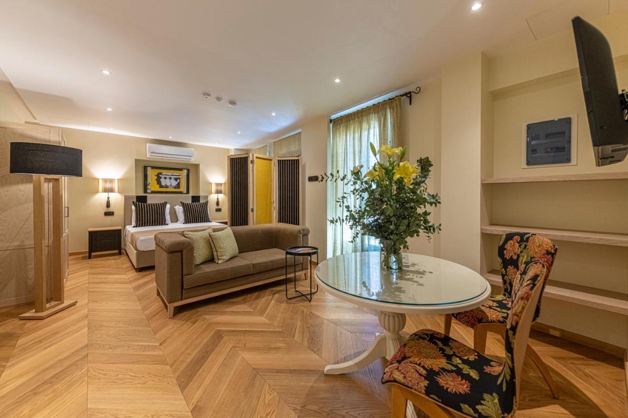 Ipelhome - Plaka Boutique Apartments Атина Екстериор снимка