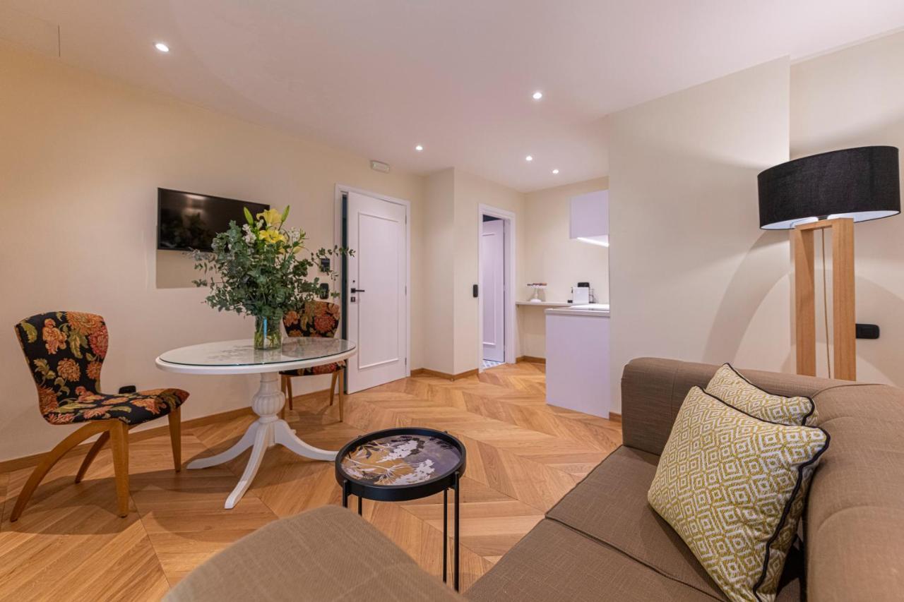 Ipelhome - Plaka Boutique Apartments Атина Екстериор снимка